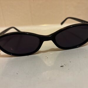 Chic Black Oval Sunglasses